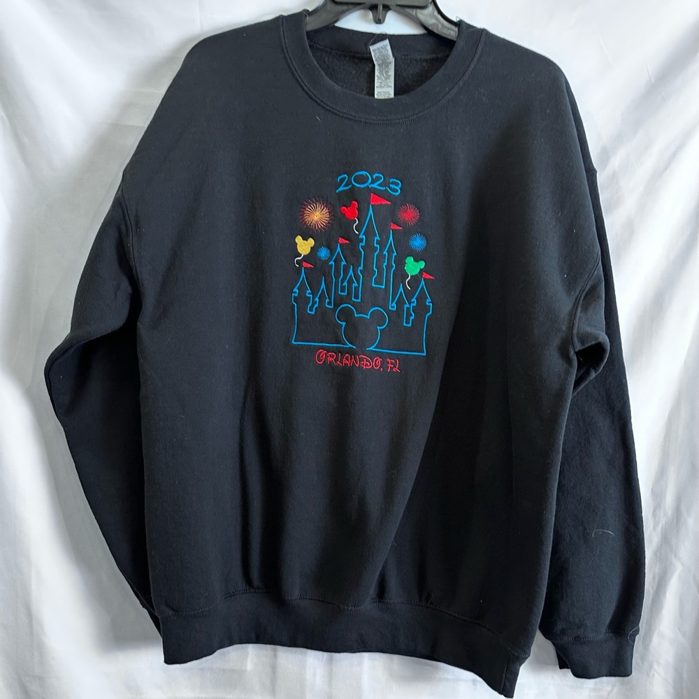 Disney 2023 Embroidered Crewneck Sweatshirt Orlando Florida Size Large
